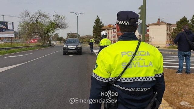 Actuación de la Policía Local de Sevilla para vigilar el cumplimiento del estado de alarma