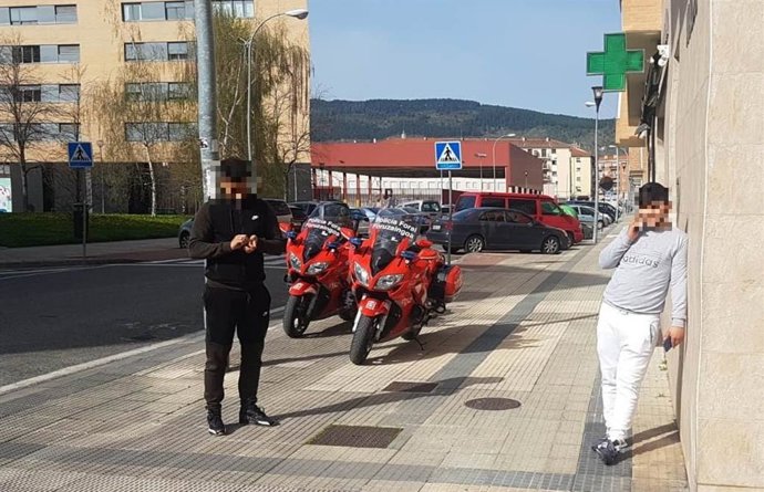 Policía Foral denuncia a dos personas en el barrio pamplonés de la Rochapea por inclumplir la medida de confinamiento en casa