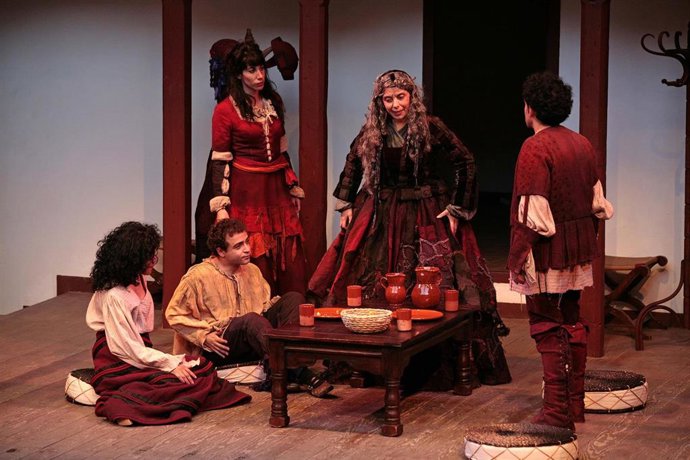 Actuación de teatro de la compañía Corrales de Comedias Teatro.