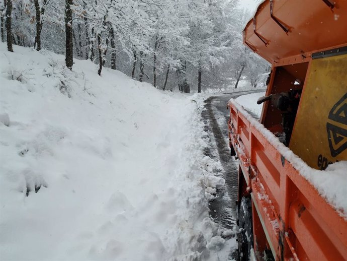 El Gobierno riojano despliega doce equipos para la red regional en preventivo por nieve