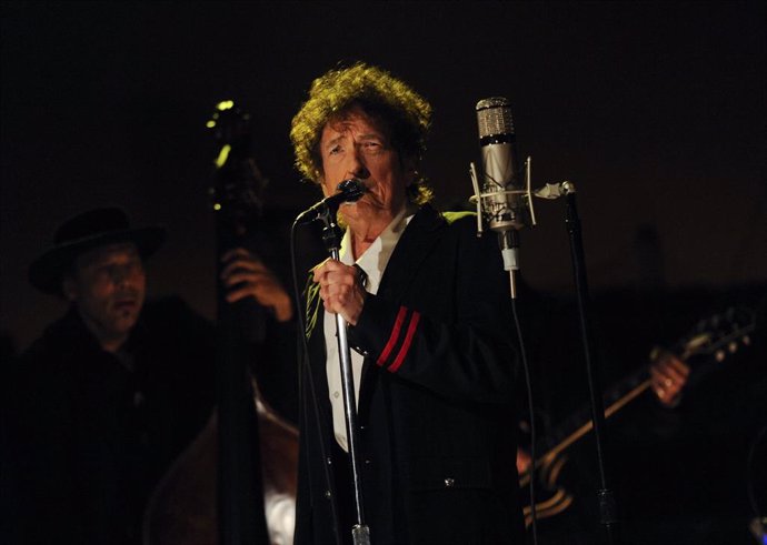 Bob Dylan performs on the Late Show with David Letterman, Tuesday May 19, 2015 on the CBS Television Network.     Jeffrey R. Staab/CBS /Landov