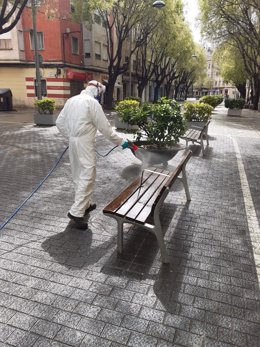 Desinfección de mobiliario urbano en Palma.
