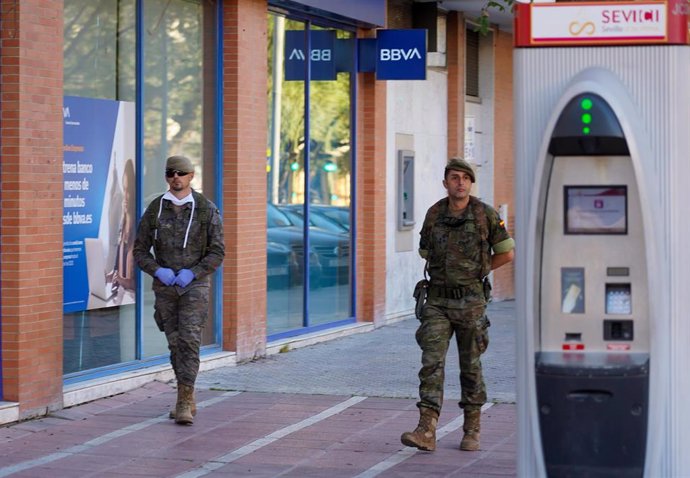 Militares patrullando en Sevilla