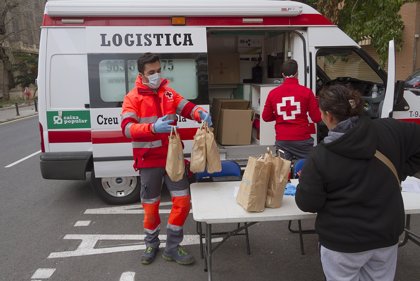 Los voluntarios de Cruz Roja colaborarán con los farmacéuticos para  entregar medicamentos en domicilios