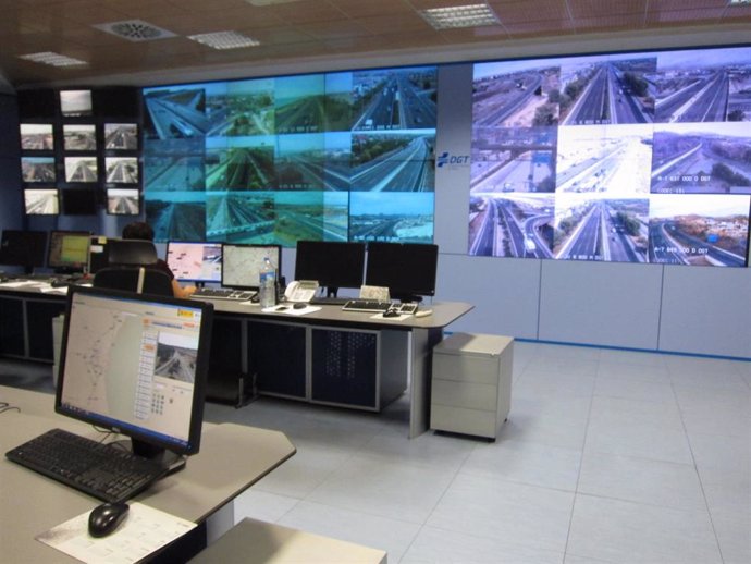 Sala de control de la Dirección General de Tráfico (DGT) en Valencia.