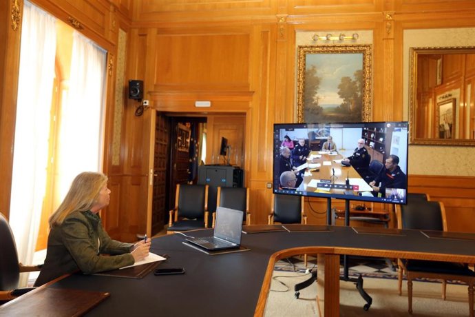 La alcaldesa de Marbella (Málaga), Ángeles Muñoz, durante una reunión