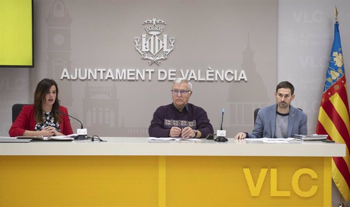 Rueda de prensa del alcalde de Valncia, Joan Ribó, y de los vicealcaldes de la ciudad, Sandra Gómez y Sergi Campillo, este viernes.