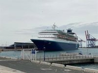 Un crucero con 657 tripulantes permanece atracado en el puerto de Málaga con un permiso especial por el estado de alarma