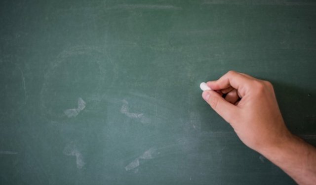 Imagen de recurso de una pizarra escolar