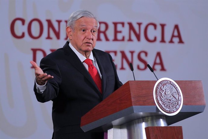 Coronavirus.- López Obrador asegura que no puede ponerse en cuarentena
