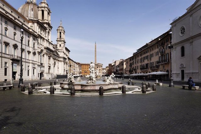 La Piazza Navona en Roma, vacía