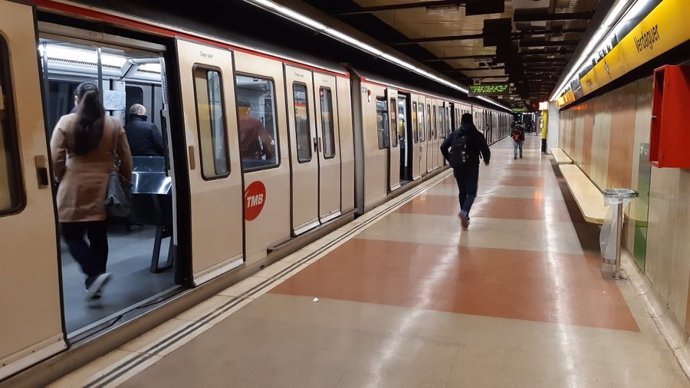 L'estació de metro Verdaguer el matí d'aquest dimecres amb un 61% menys de passatgers a la xarxa