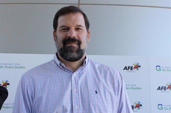 Alfonso Reyes en la presentación del proyecto de investigación muscular de la AFE y Fundación Dr. Pedro Guillen