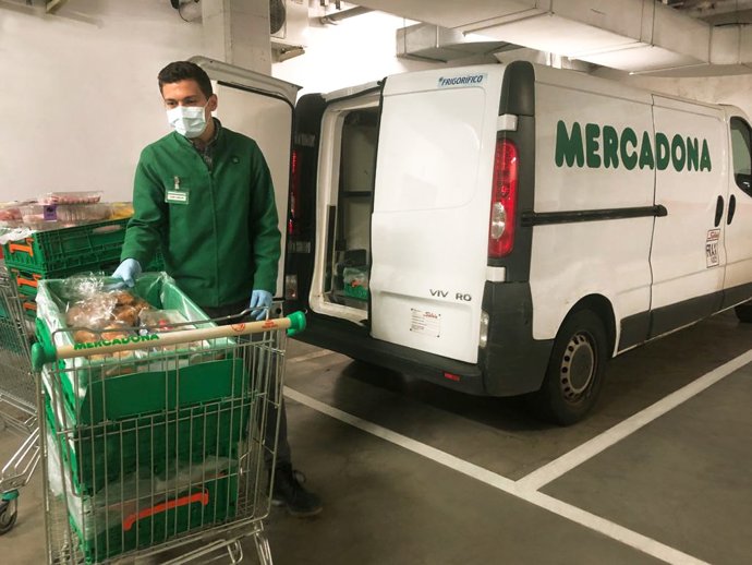 Coronavirus.- Mercadona entrega productos al hospital de campaña de Ifema
