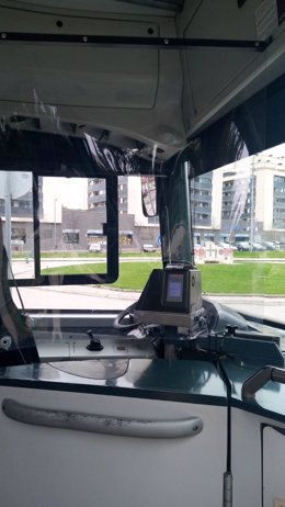 El Ayuntamiento de Huesca instala pantallas de protección para los conductores de autobús urbano