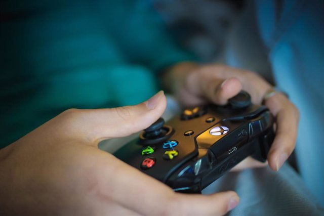 Microsoft deja de usar a sus empleados para escuchar los comandos de voz de los jugadores de Xbox