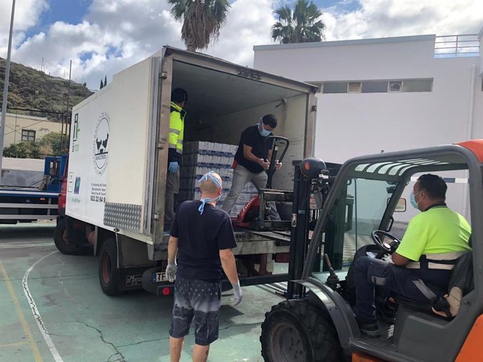 Santa Cruz de Tenerife informa de la entrega de 11 toneladas de alimentos y prod
