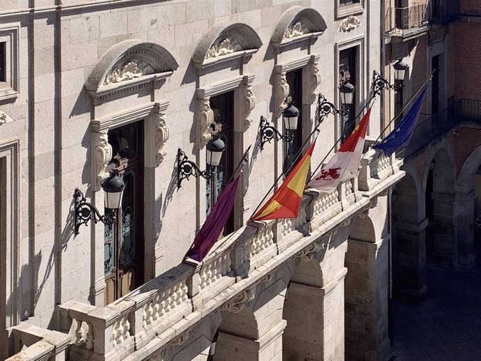 Banderas del Ayuntamiento de Ávila.