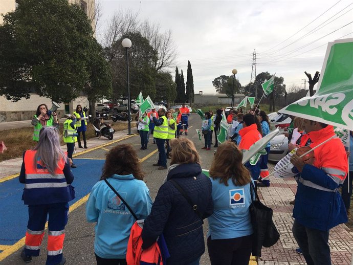 Protesta de enfermeras de Urgencias de Sevilla a principios de marzo por recortes salariales