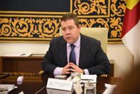 Page presume del personal sanitario de C-LM y agradece la "paciencia" a pacientes de otras dolencias