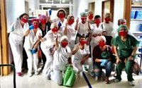 La iniciativa solidaria de costureras de Osuna (Sevilla) ha repartido 8.300 mascarillas  y 390 batas