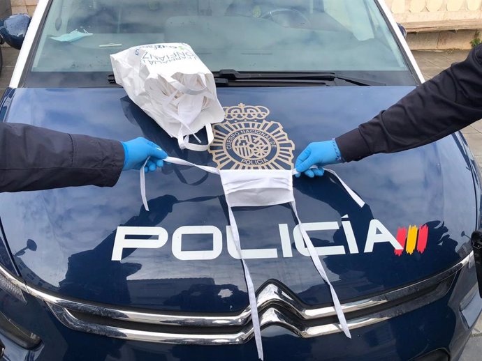 Mascarillas elaboradas y donadas por M.G a Policía Nacional