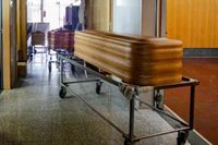 Bomberos y la UME intervienen en una residencia de Leganés con 10 fallecidos y 60 contagiados