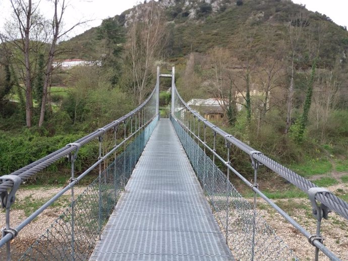 Puente colgante en Asturias, ruta, turismo rural,