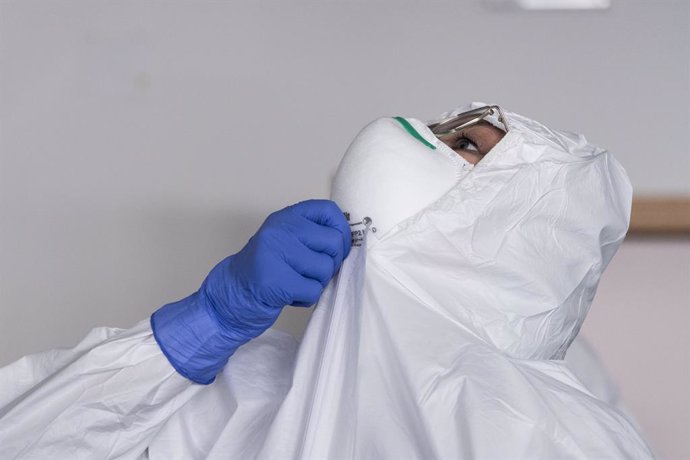 Coronavirus.- Italia confirma 756 nuevos fallecidos, menos que el sábado, y los 