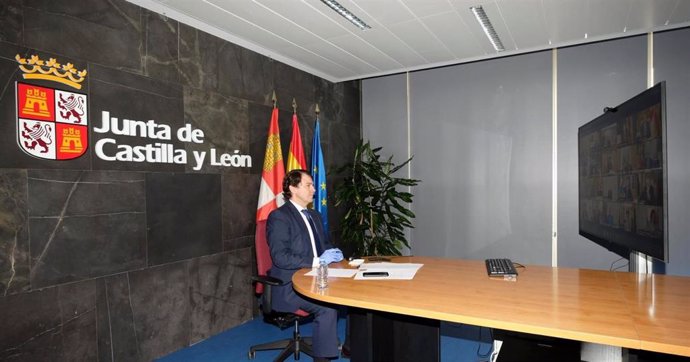 Alfonso Fernández Mañueco durante la videoconferencia con Pedro Sánchez.