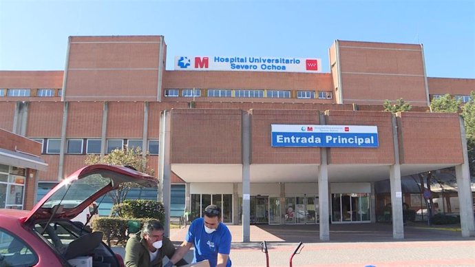 Imagen del Hospital Severo Ochoa de Leganés, que este domingo 29 de marzo ha recibido 800 bocadillos de parte de la Asociación de vecinos del barrio de Los Frailes.
