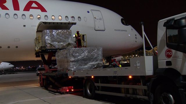 Llegada del primer vuelo con 20 toneladas de productos sanitarios del corredor aéreo con China