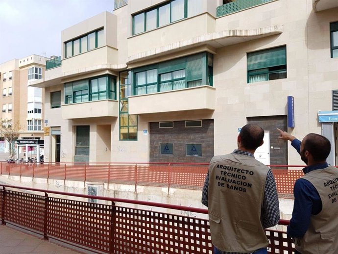 Miembros Colegio de Aparejadores, Arquitectos Técnicos e Ingenieros de Edificación de la Región en evaluación edificios simulacro emergencias