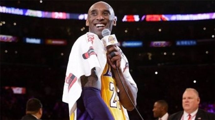 Baloncesto/NBA.- Subastada por 33.000 dólares la última toalla que usó Kobe Brya