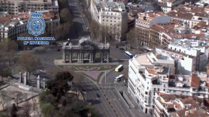 Grandes ciudades vacías y sin coches a vista de drone durante la cuarentena