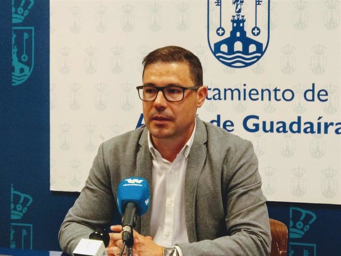 El teniente alcalde y responsable del área de Economía y Desarrollo Sostenible del Ayuntamiento de Alcalá de Guadaíra, Jesús Mora, ha manifestado que implementan medidadas para paliar las consecuencias del Covid 19.