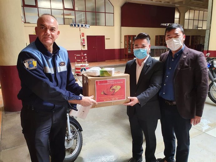 Asociaciones chinas donan mascarillas al Ayuntamiento de Santa Cruz de Tenerife