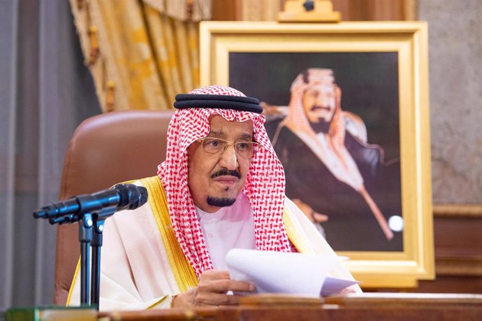 Coronavirus.- El rey de Arabia Saudí ordena dar tratamiento gratuito a toda la p