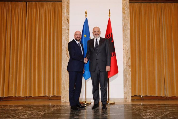 El presidente del Consejo Europeo, Charles Michel, y el primer ministro de Albania, Edi Rama 