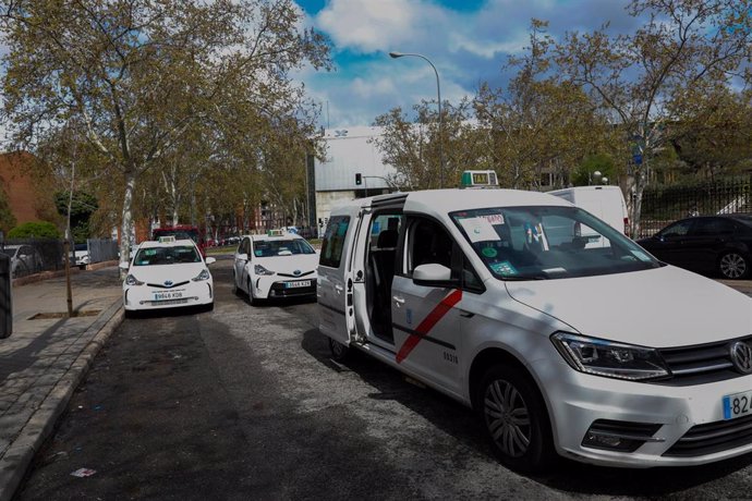 Varios taxis de la Federación Profesional del Taxi de Madrid 