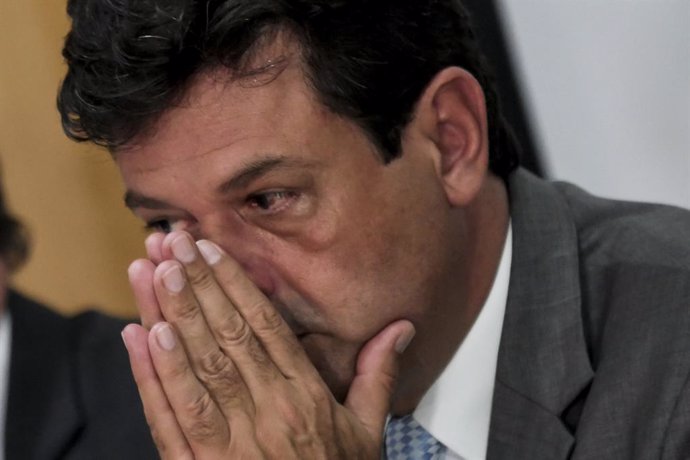 Coronavirus.- El ministro de Salud de Brasil contradice a Bolsonaro y aconseja s