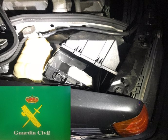 Detenidos dos vecinos de Verín (Ourense)  con 300 gramos de cocaína escondidos en el filtro del aire del coche.