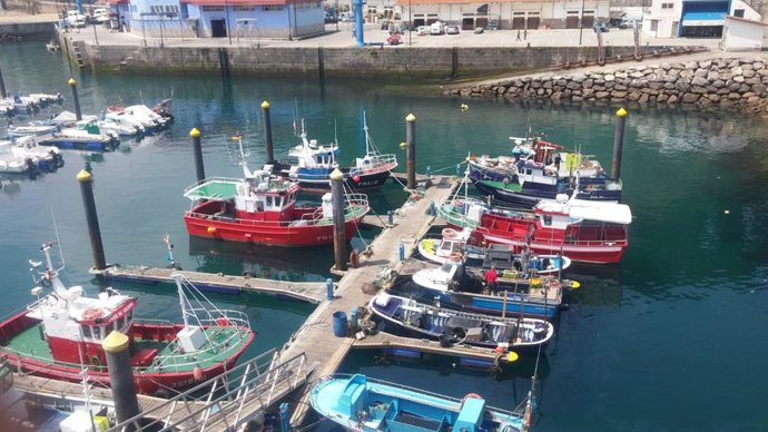 Barcos de pesca en Lastres (Colunga)