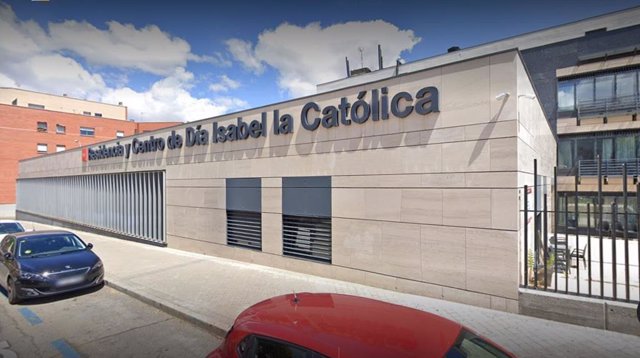 Bomberos de Madrid actúan en la residencia y centro de día Isabel la Católica de Madrid