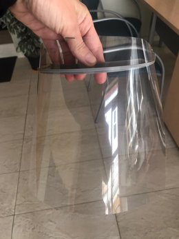 Visera con pantalla de acetato para sanitarios