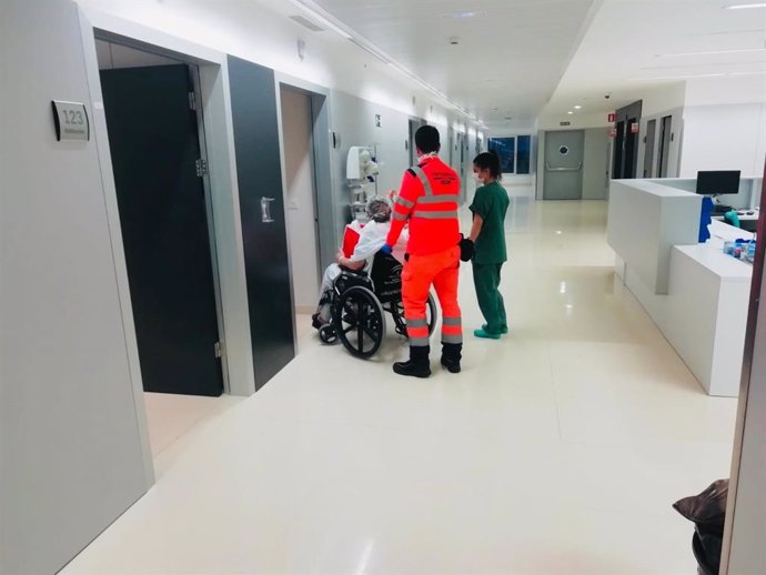 El Hospital Clínico continúa con el traslado de pacientes al Hospital Valle del Guadalhorce para aumentar la capacidad de ingresos del centro sanitario de referencia ante el aumento de la presión asistencial por el COVID-19