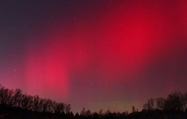 Aurora boreal en tonos rojos captada en 2011