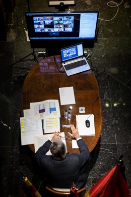 Videoconferencia  del alcalde de Zaragoza, Jorge Azcón, con los medios de comunicación