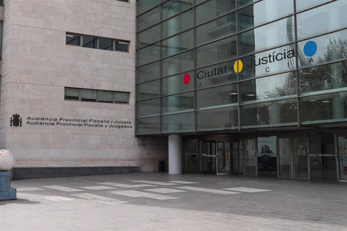 Ciudad de la Justicia en Valencia, donde se han establecido controles policiales  para que los ciudadanos respeten el estado de alarma en Valencia / Comunidad Valenciana / España, a 18 de marzo de 2020.