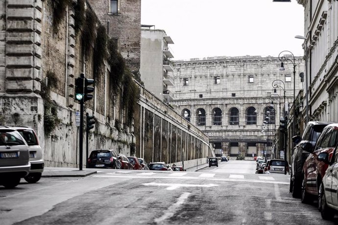 Calles vacías en las inmediaciones del Coliseo de Roma
